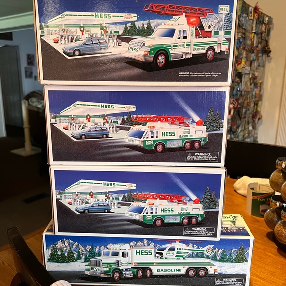 4 MIB 1990s Hess Trucks Bundle plus Set of 1996 Hess Truck Glasses, Mint - Picture 11 of 15